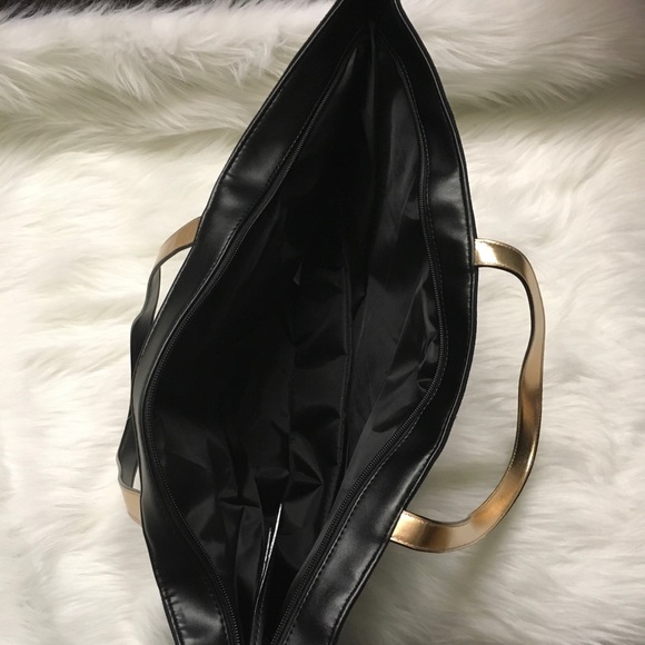 NWT Victoria Secret large zippered tote - Picture 6 of 6